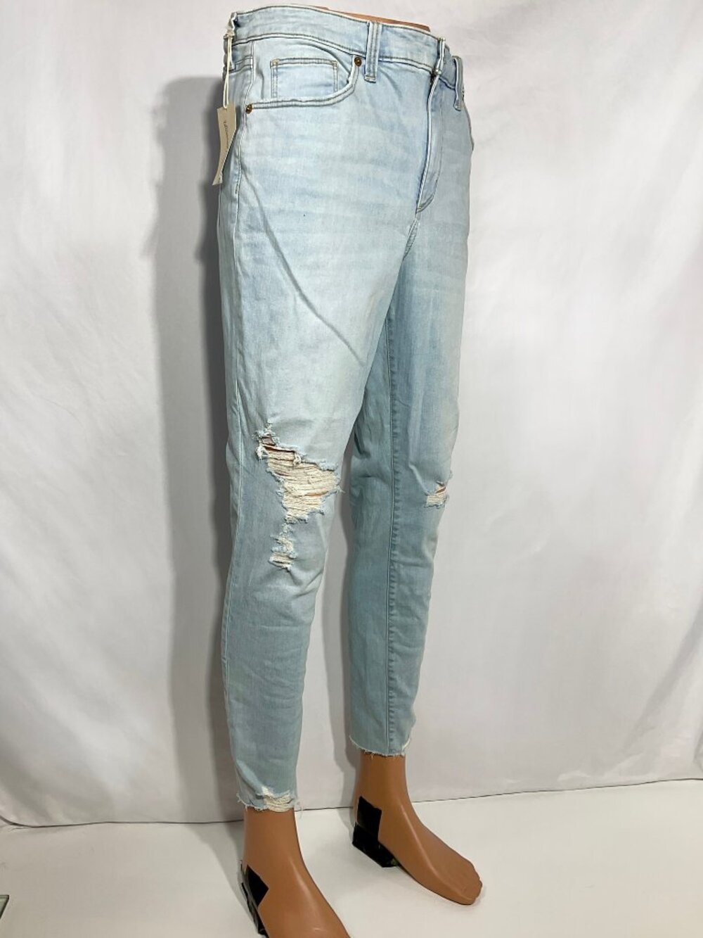 NWT Universal Thread 14W High-Rise Skinny Distressed Jeans Womens Denim Light